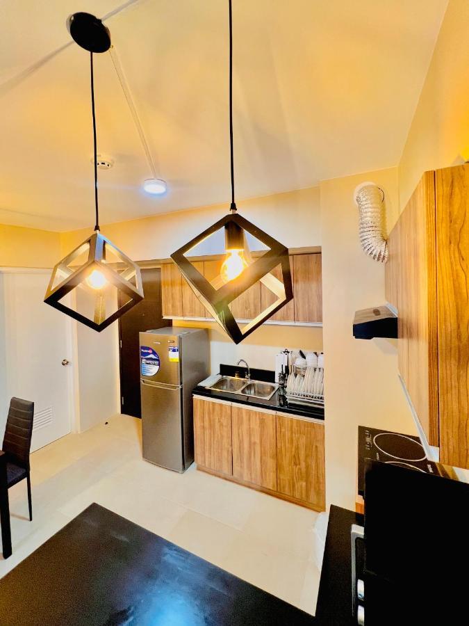 * *P Fantastic 2Br Option For 8 Lägenhet Iloilo City Exteriör bild